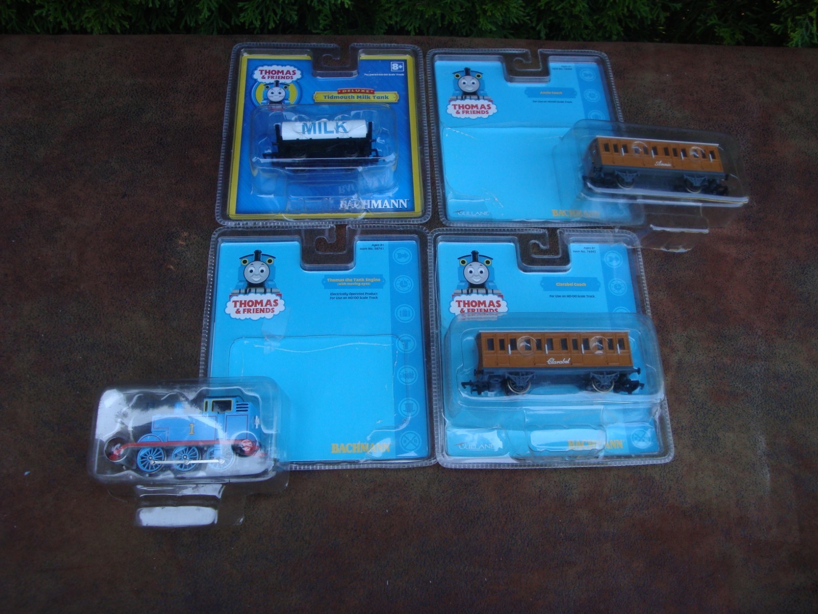Lot of (4) Thomas & Friends Tank Engine and Cars by Bachmann- HO/OO scale (2002)