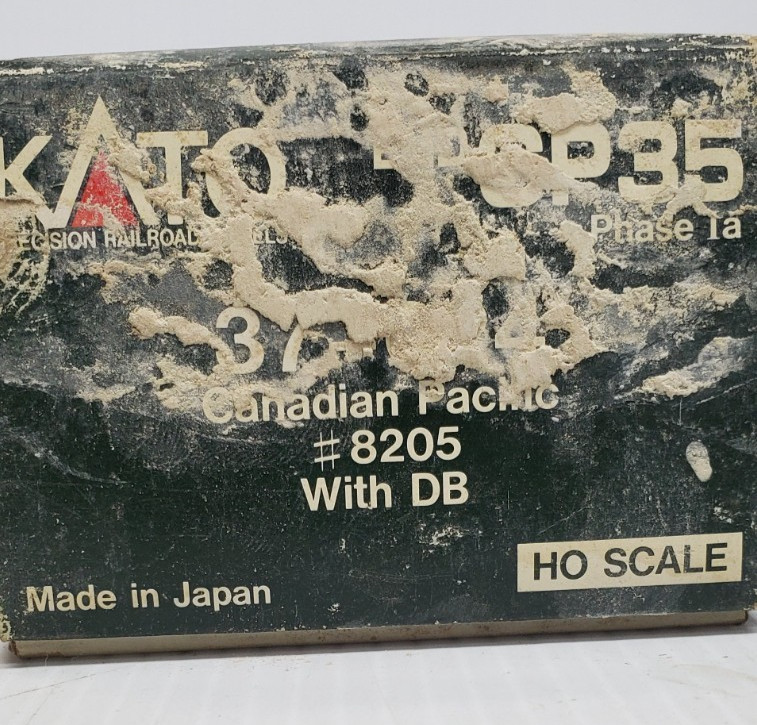 KATO 37- 024 GP35 Canadian pacific #8205 with DB