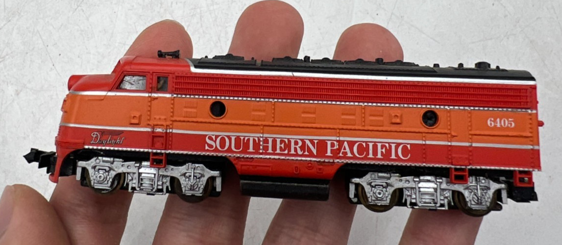 Life Like N Train 6405 Daylight Southern Pacific F-7 Diesel Locomotive *as-is*