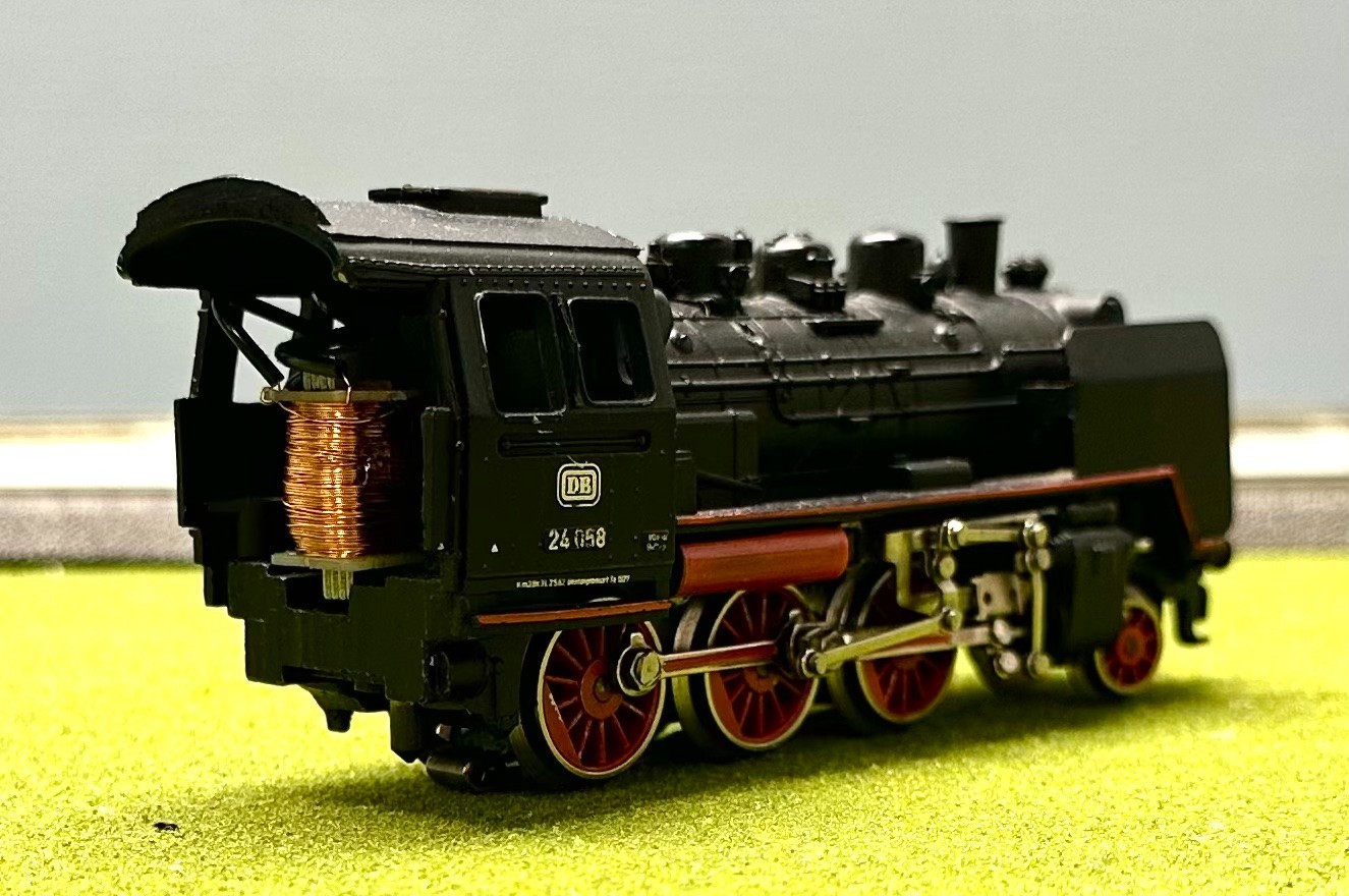 Marklin HO DB BR 24 058 3-Rail Analog AC Steam Locomotive