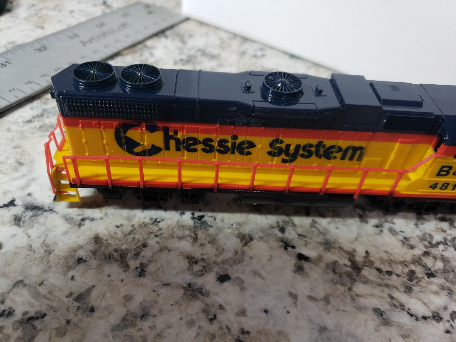 As is Life-Like HO 4810 Engine GP-38 Loco Chessie System B&O 8288 Caboose WM1872