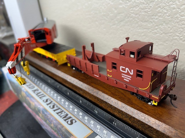CANADIAN NATIONAL 200 ton ROTATING HEAVY DUTY WRECK CRANE w/TENDER HO SCALE NEW