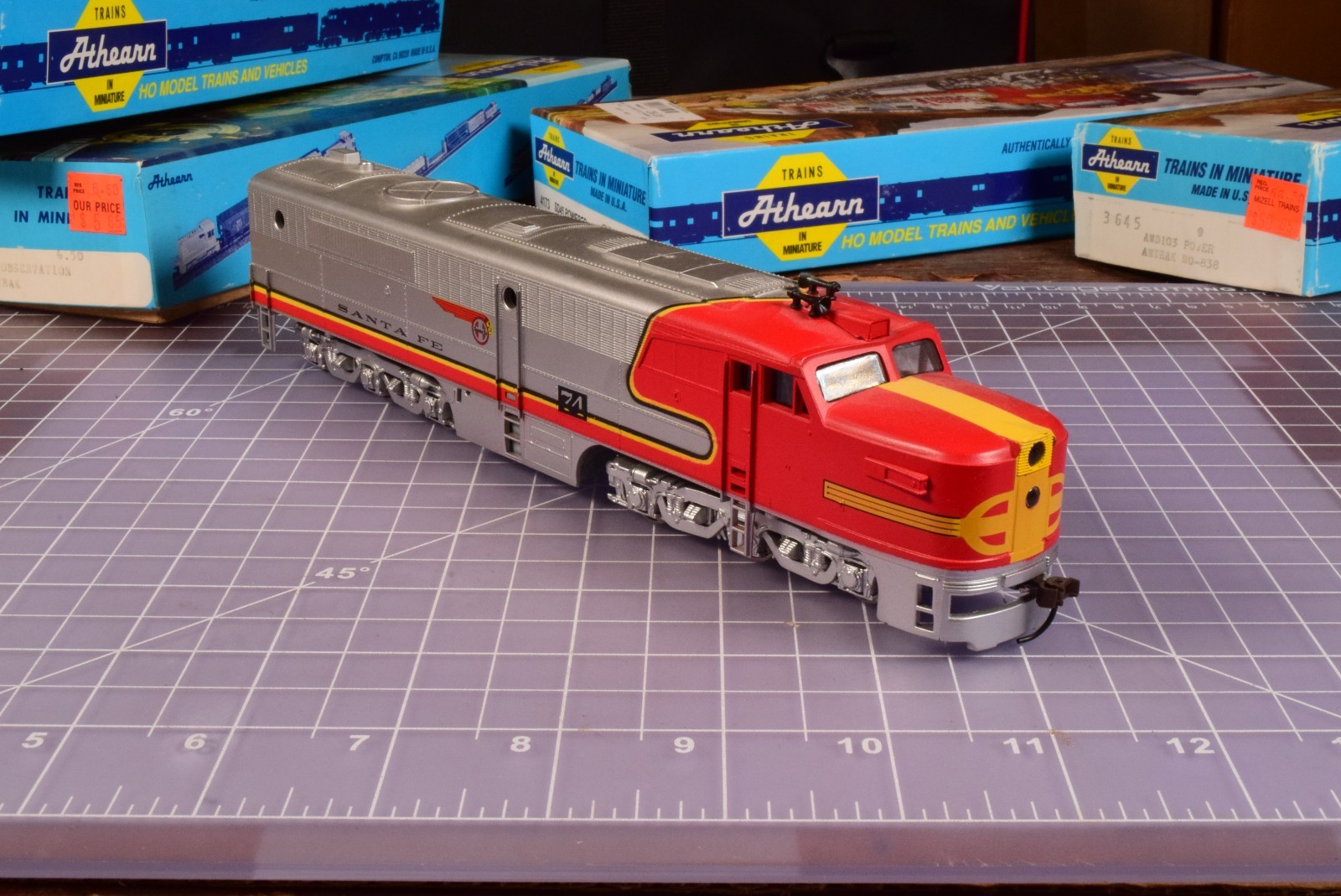 near TrkRdy 14.9 oz Good Working Condition Santa Fe PA1 Warbonnet 6 axle 2ND