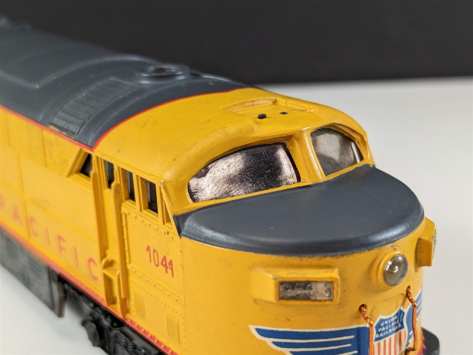 AHM 5024 K Union Pacific FM C-Liner Powered Locomotive UP 1041 HO Scale