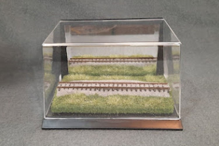 N SCALE – MIRROR- 5″ DISPLAY CASE – SUMMER SCENE – FOR ANY N SMALL LOCO OR CAR
