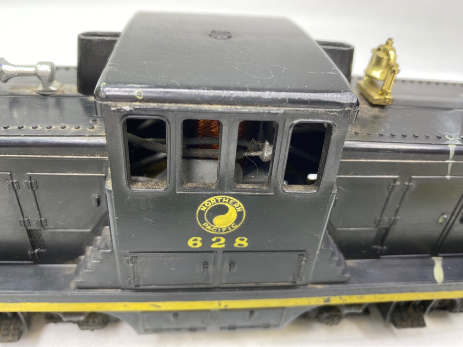 Lionel 628 Northern Pacific 027 Diesel Switcher 44-Ton Center Cab Postwar