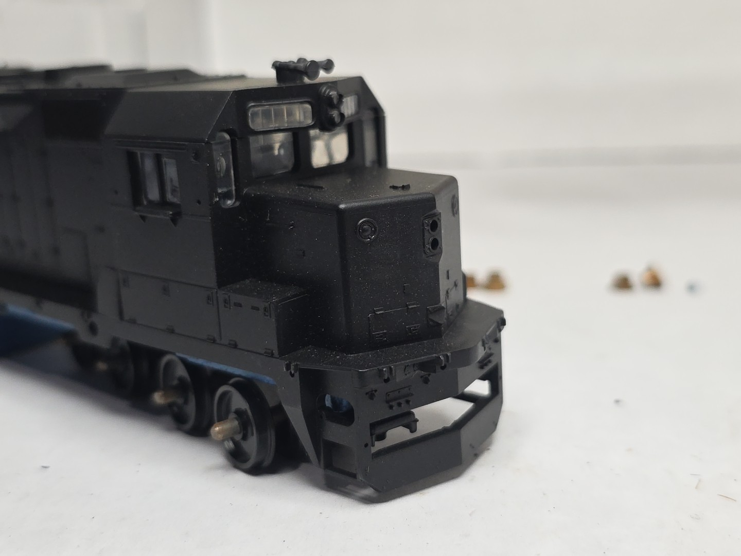 Athearn HO Scale Dummy As Is Undecorated EMD DD40 Diesel Locomotive Read Desc.