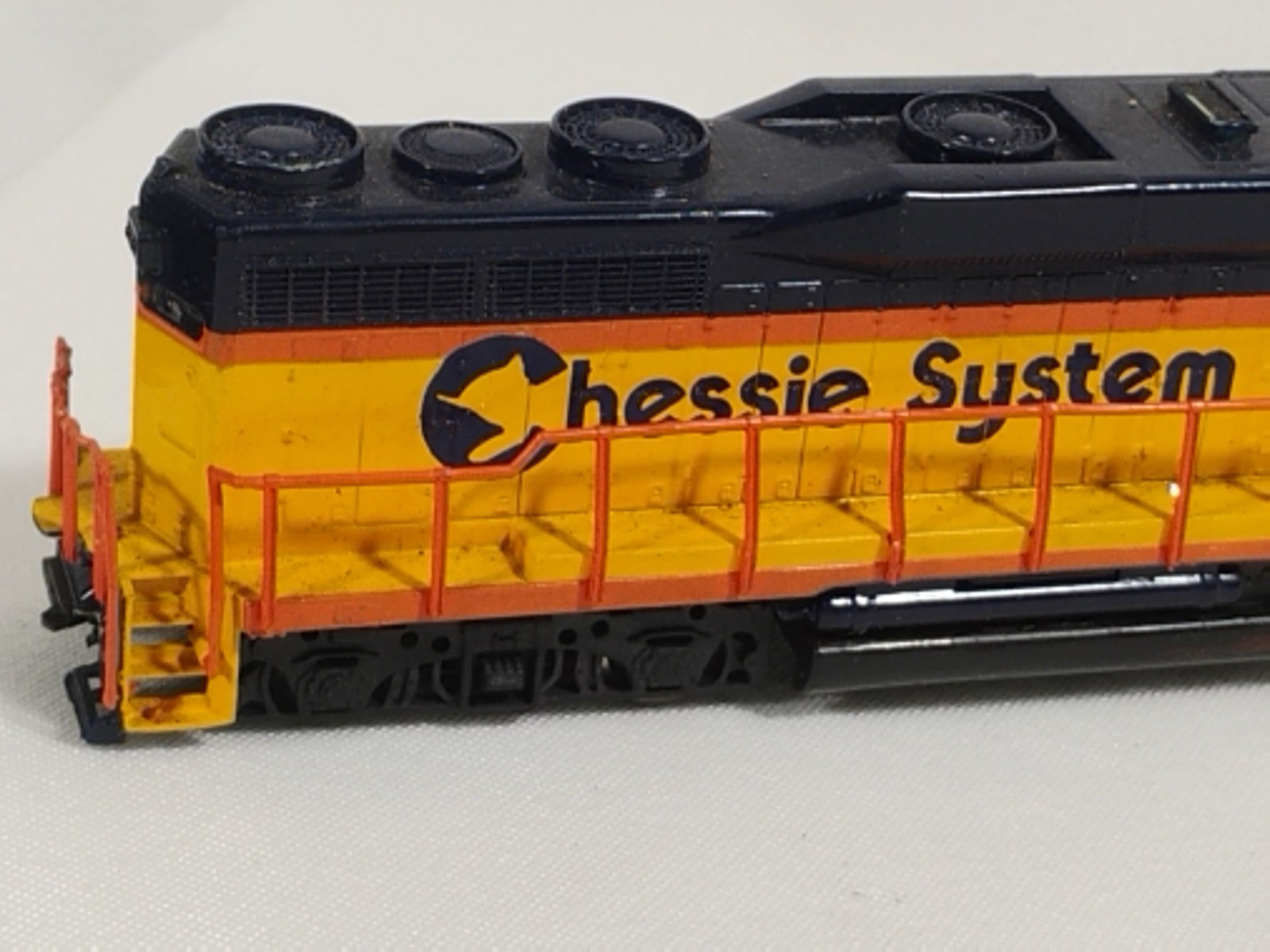 Bachmann HO Diesel Locomotive 4125 Chessie System B&O Yellow Blue Orange