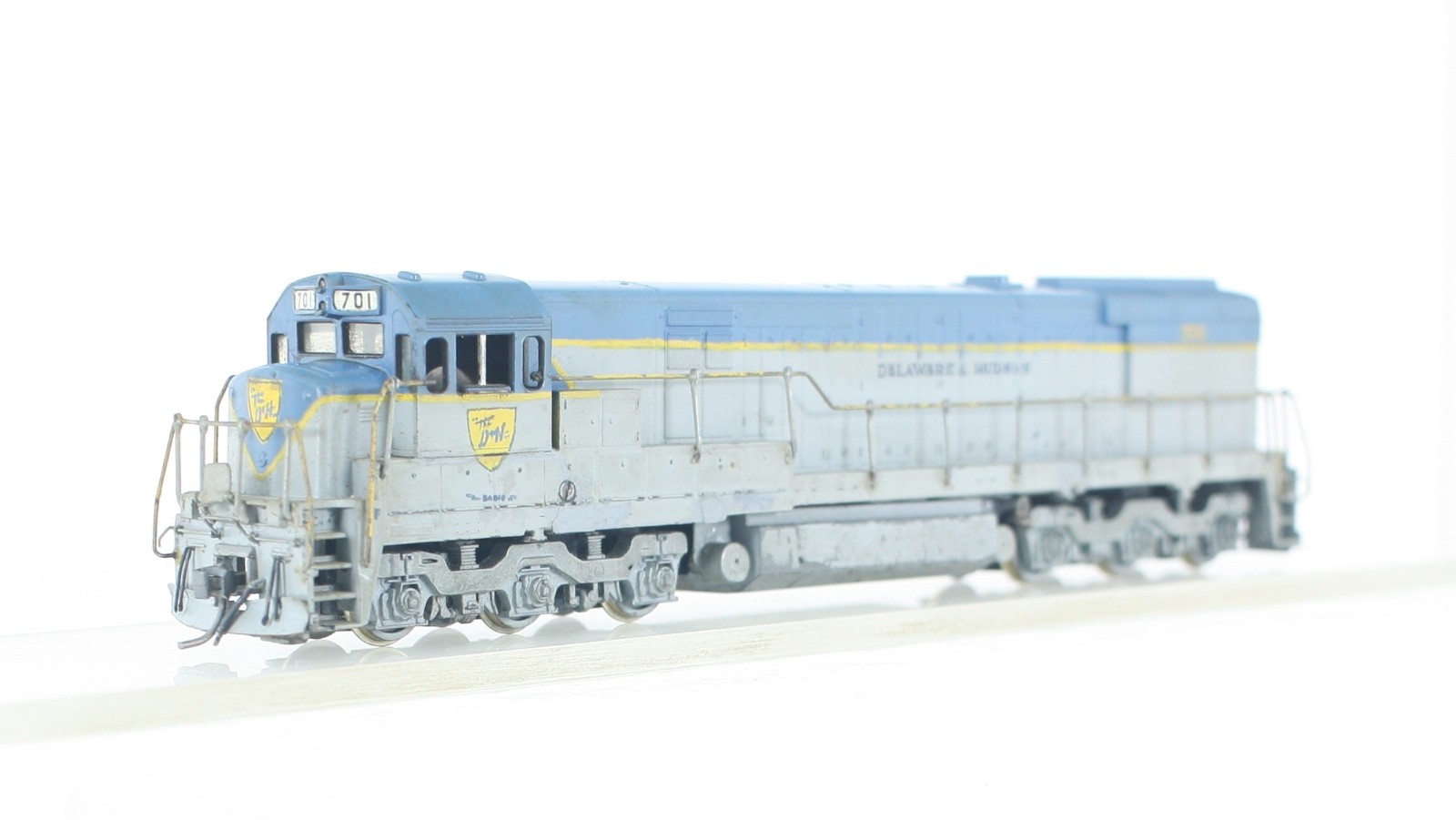 HO Scale Hobbytown of Boston / Athearn Delaware & Hudson U28C Custom Diesel Loco