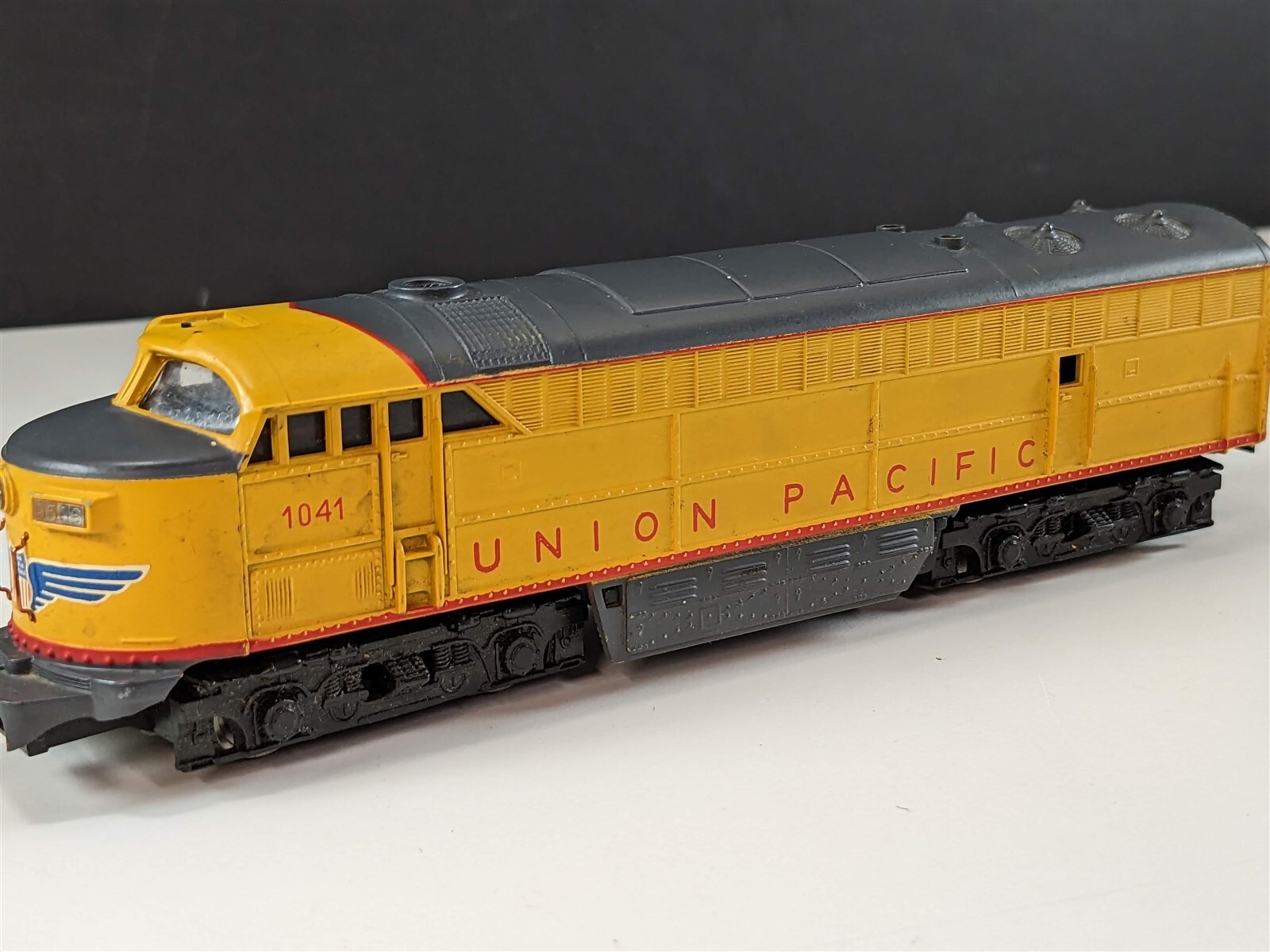 AHM 5024 K Union Pacific FM C-Liner Powered Locomotive UP 1041 HO Scale