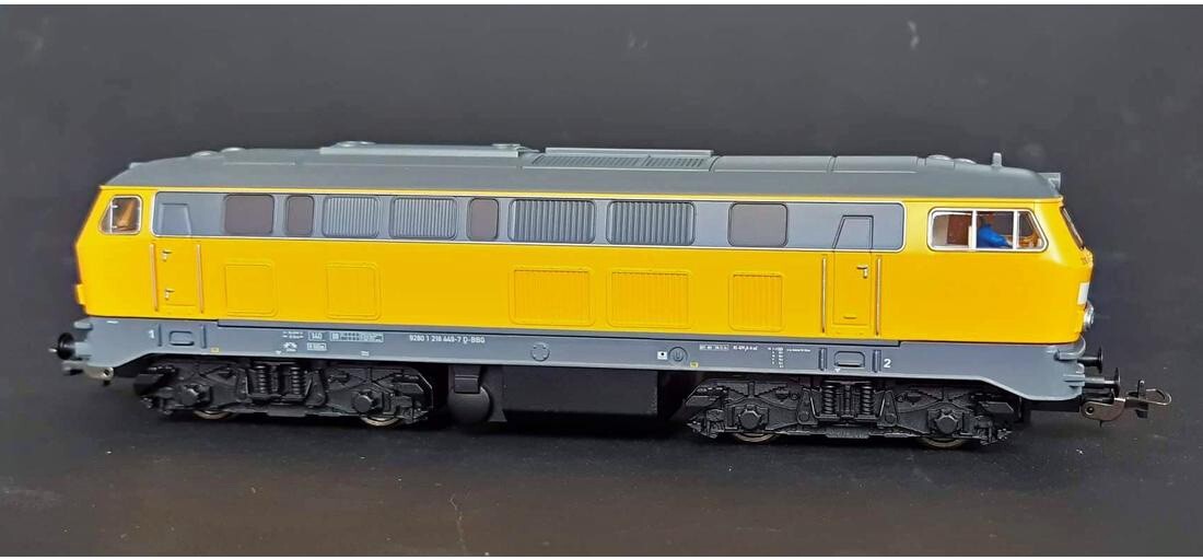 PIKO 57902-2 218 449-7 DB Bahnbau Yellow Construction Livery, Gray Frame