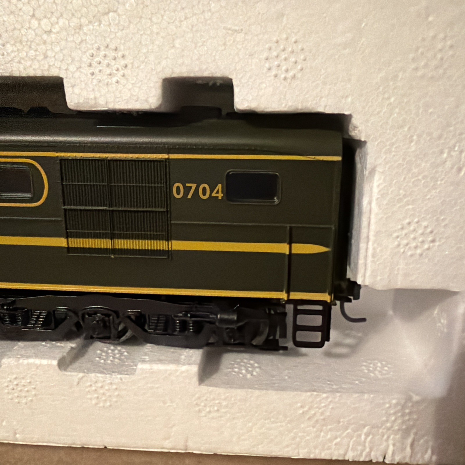 Proto 1000 30657 HO Scale New Haven DL-109 Diesel Locomotive #0702 New