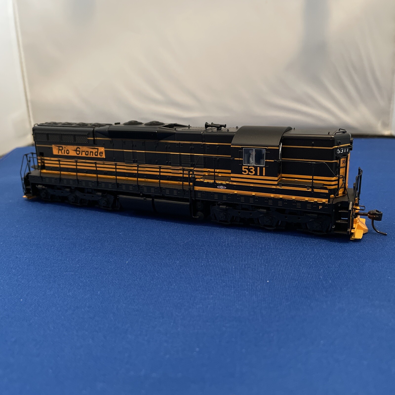 Broadway Limited 2407 Paragon 2 Series EMD SD9, D&RGW #5311 W/ Sound/DC/DCC HO