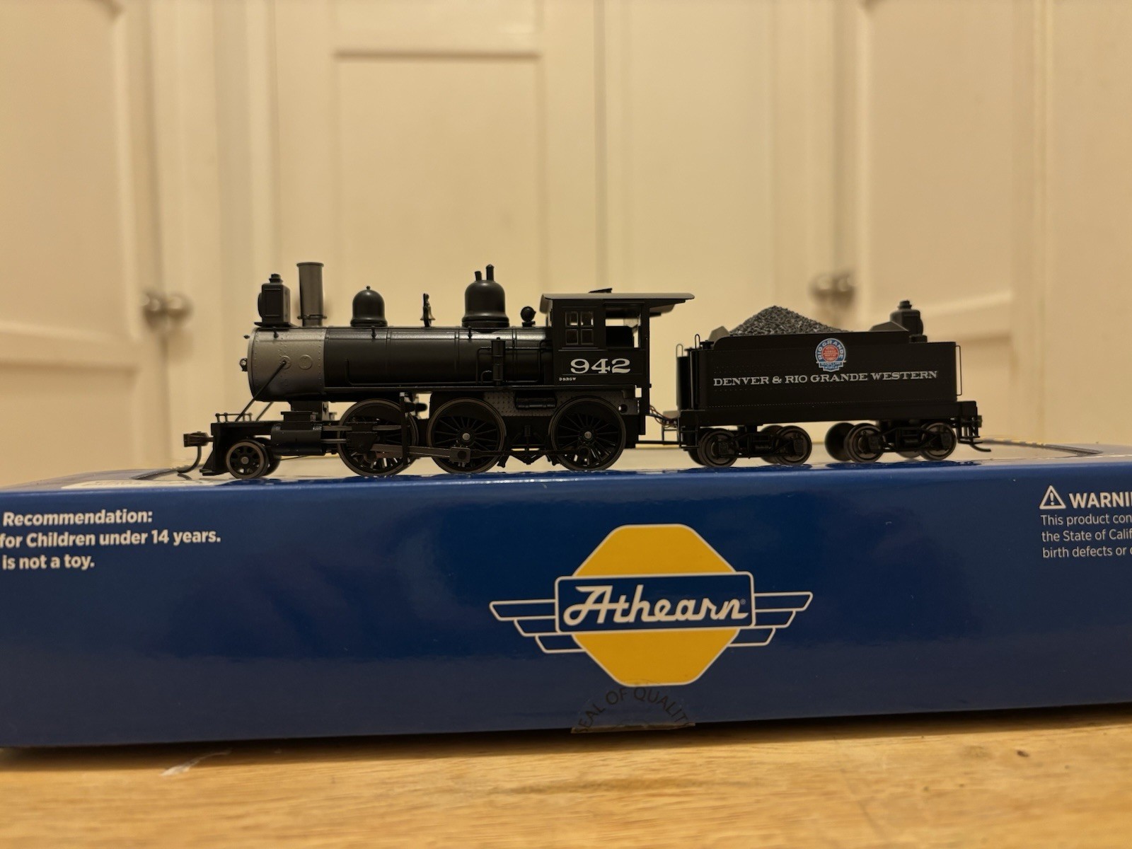 Athearn Ho Scale Rio Grande D&RGW 2-6-0 Steam Locomotive. Used 6 Or Less Times.