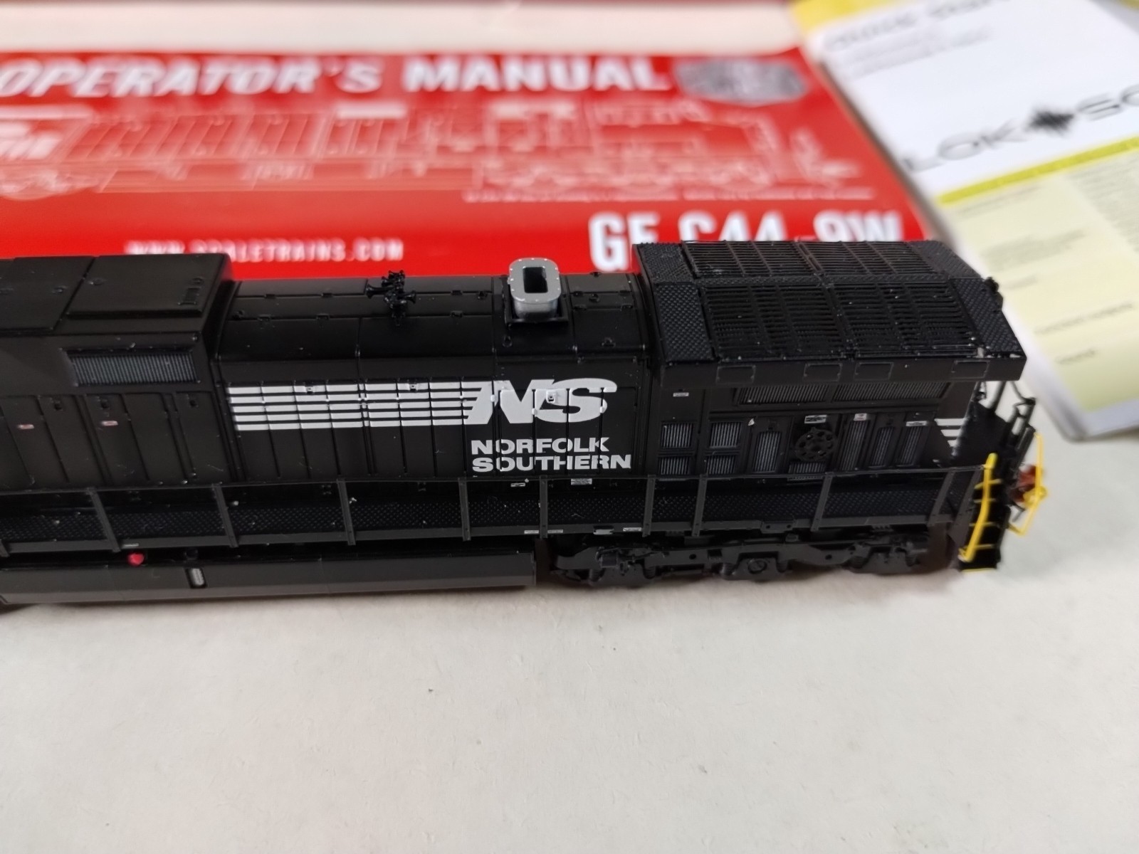 ScaleTrains Rivet Counter N Scale GE C40-9, Norfolk Southern #8840 DCC & Sound