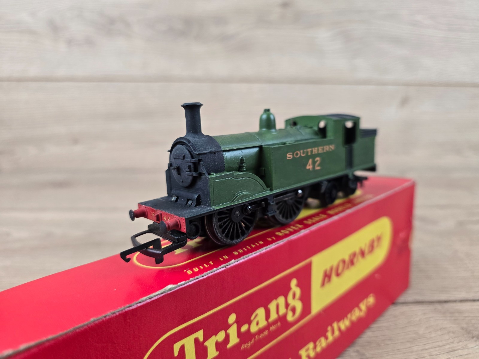 Triang Hornby R754 Class M7 Repainted Southern Tank Locomotive 42 Green OO Gauge