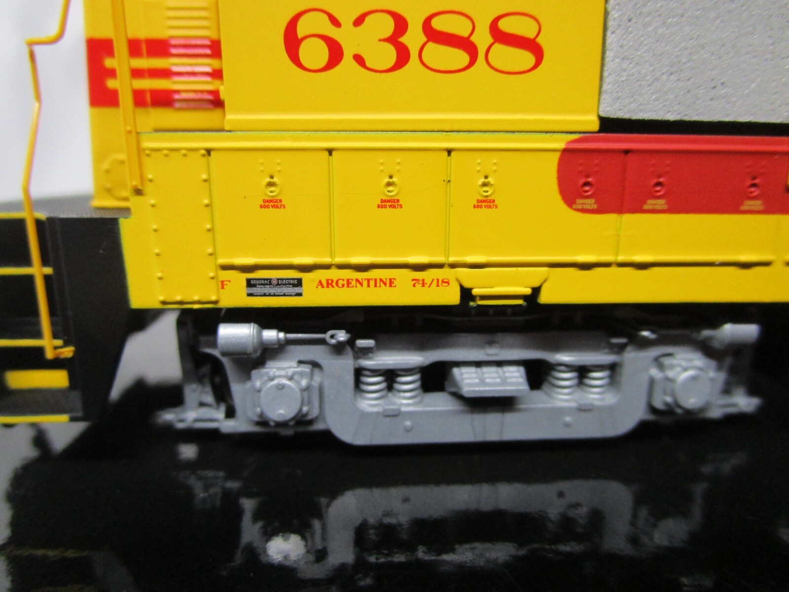 Atlas Gold HO Santa Fe Kodachrome GE B23-7 Diesel Locomotive #6388 DCC Sound