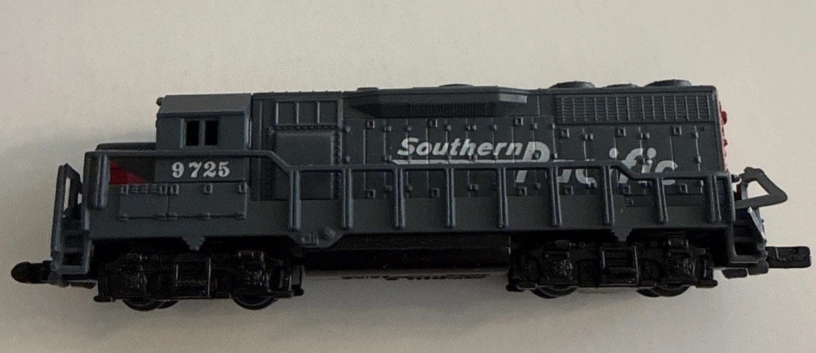 Southern Pacific Locomotive # 9725 Model Train No 418 High Speed N Scale w Box