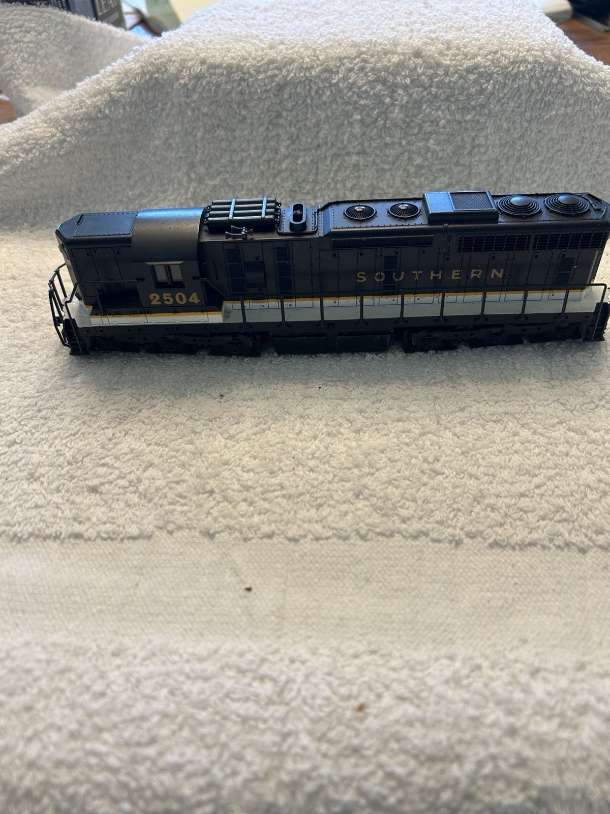 Atlas SD24(Austria) Southern #2504 HO Locomotive