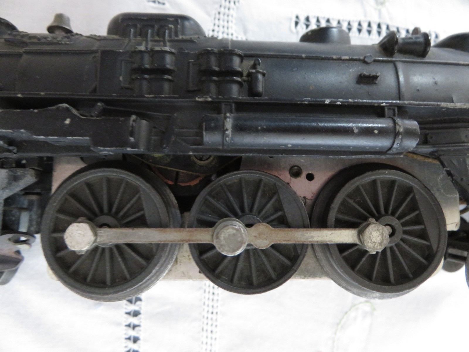 Vintage 1952 Lionel Steam Locomotive No. 2037 Cast iron O-27 gauge Untested