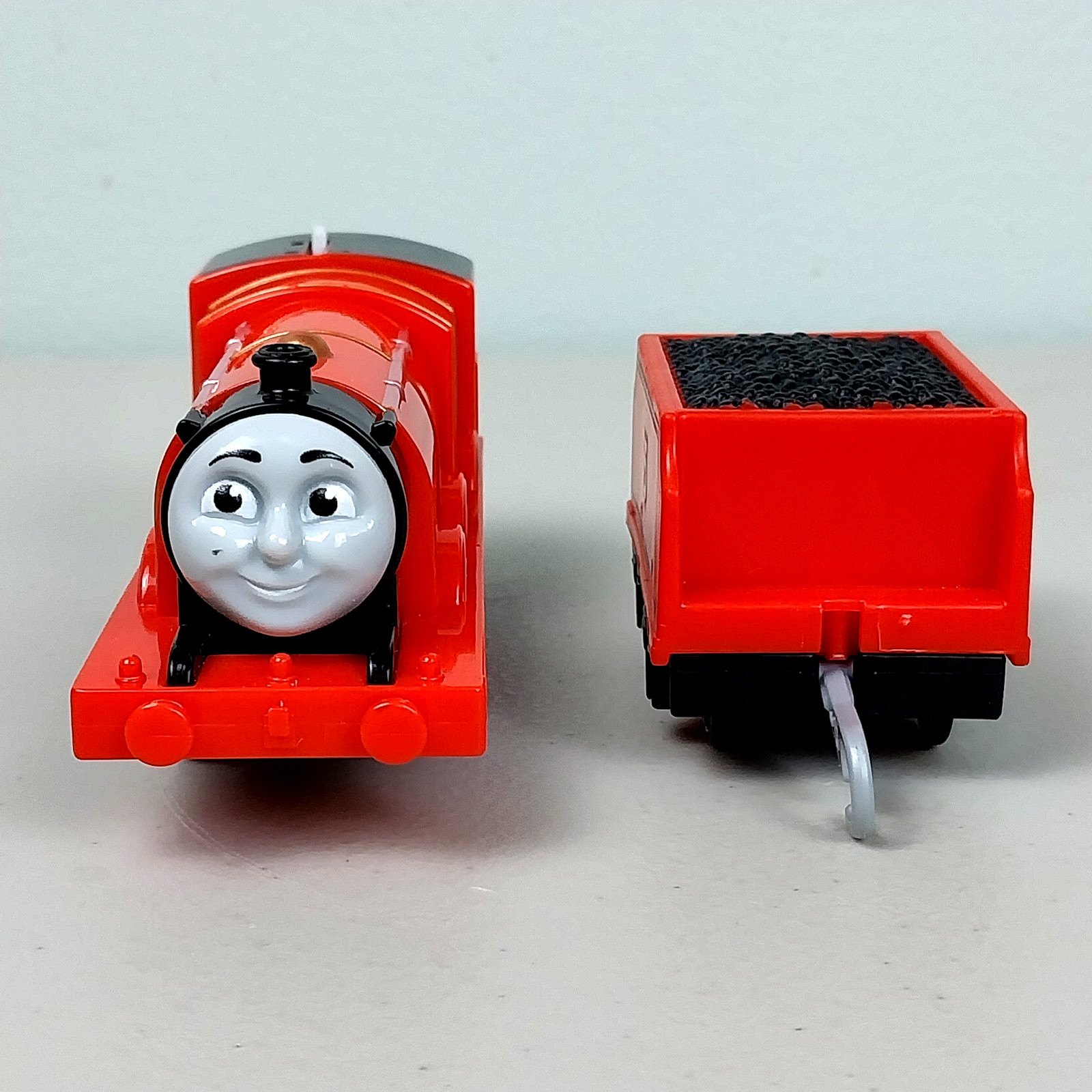 James Motorized Train with Cargo Car 2013 Mattel – Thomas & Friends Trackmaster