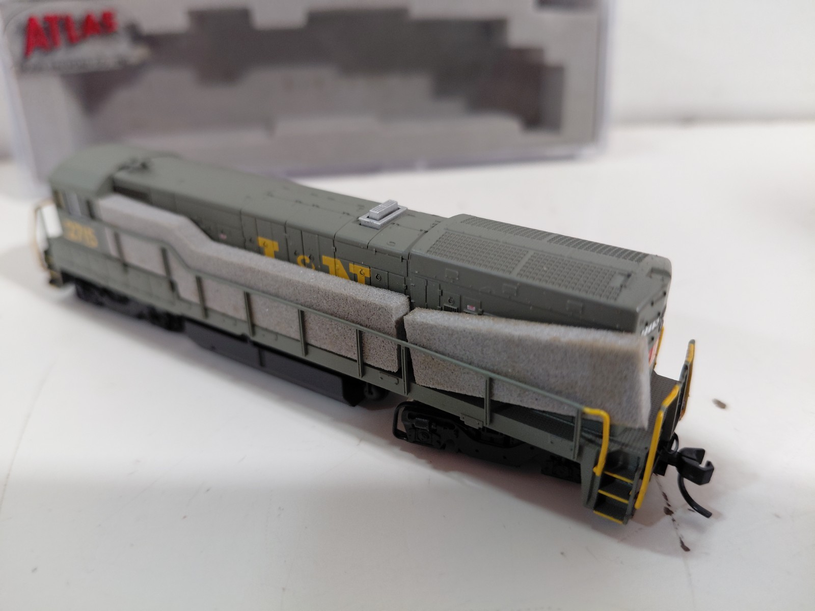 Atlas 45937 N Gauge Model Railroad Louisville Nashville U23B Diesel Engine 2715