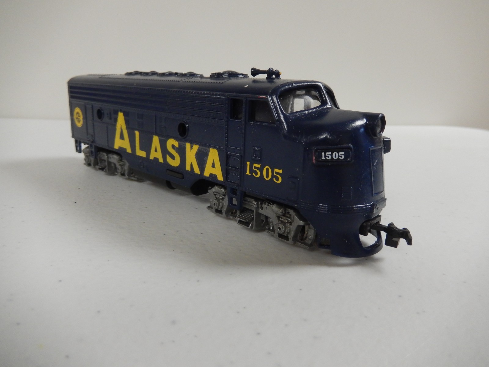 Bachmann HO Alaska 1505 E.M.D. F-9A Powered Diesel 61518 – BOX