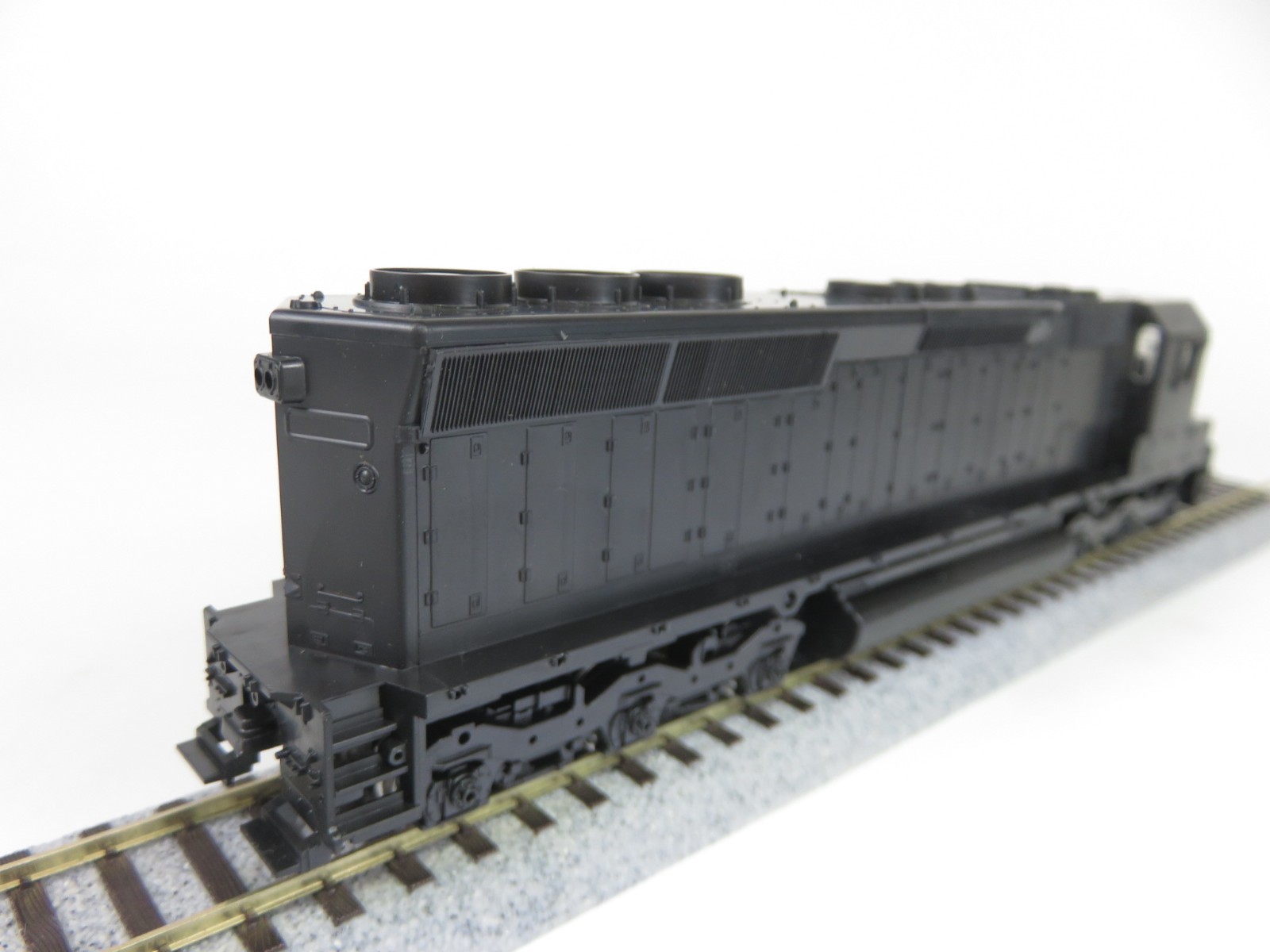 Athearn Blue Box 4160 HO Scale Undecorated EMD SD45 Diesel Locomotive