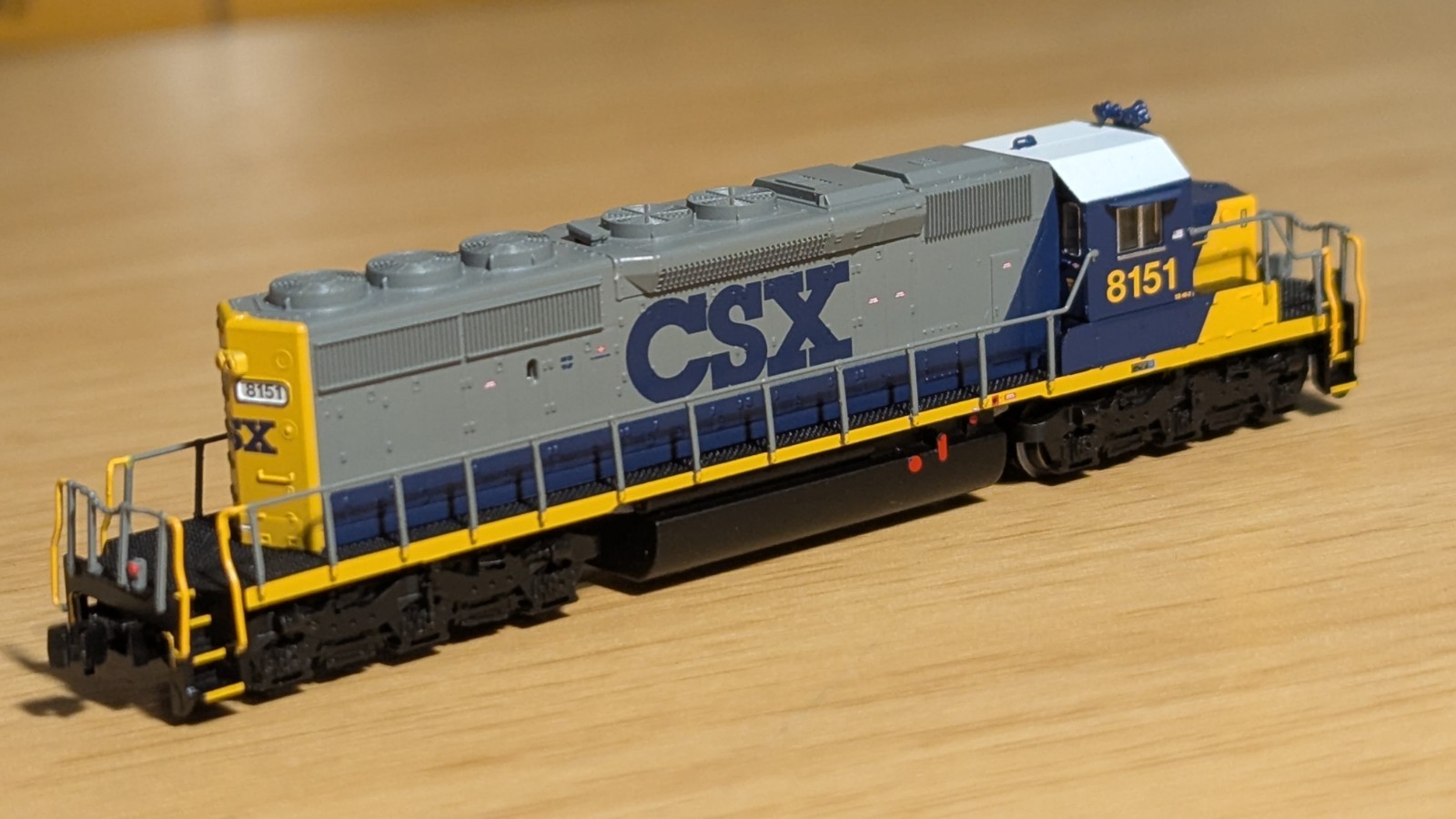 AZL CSX SD40-2 WHITE ROOF LOCOMOTIVE Z SCALE CHESSIE SEABOARD