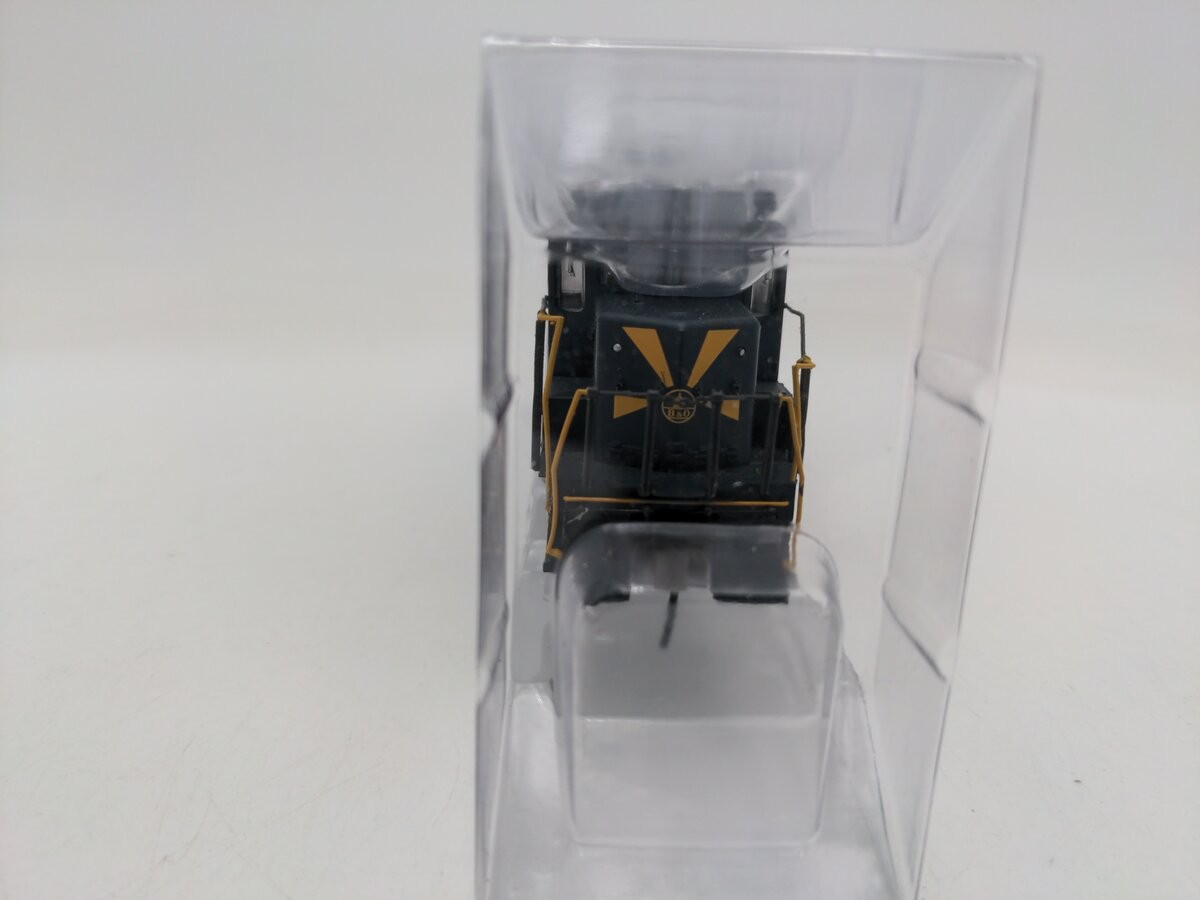 Bachmann 67601 HO Baltimore & Ohio EMD GP30 Diesel Loco #6944 w/ Sound & DCC LN