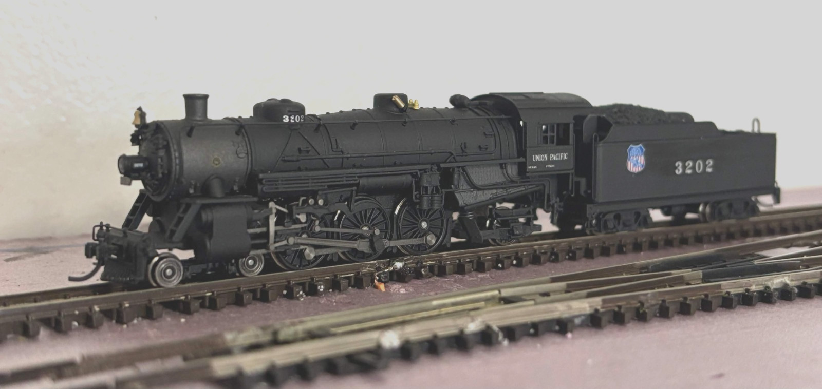 Broadway Limited N Scale 4-6-2 Light Pacific Paragon 4 DCC Sound Steam Loco