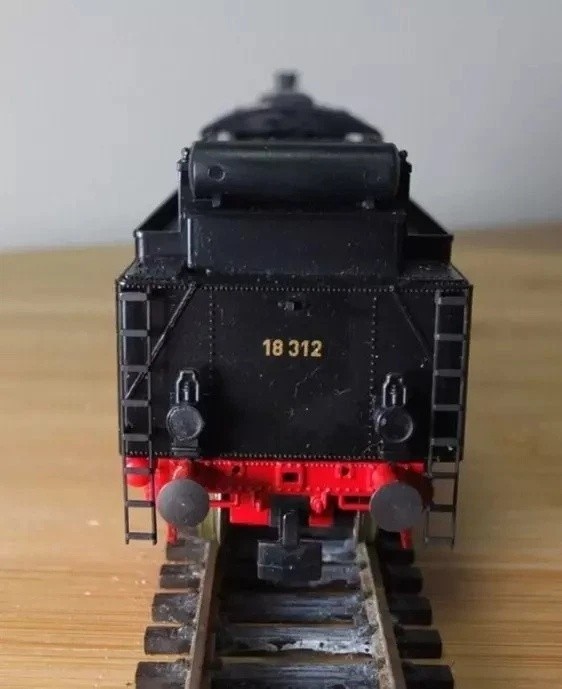 Liliput 40 01 HO gauge DR BR 18.3 steam locomotive in black livery