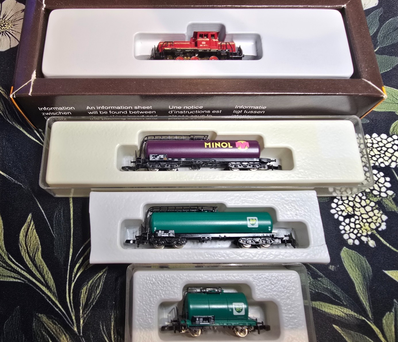 Z Scale Marklin Mini-Club # 8804 Diesel Switcher Locomotive Train Set, EX/Box