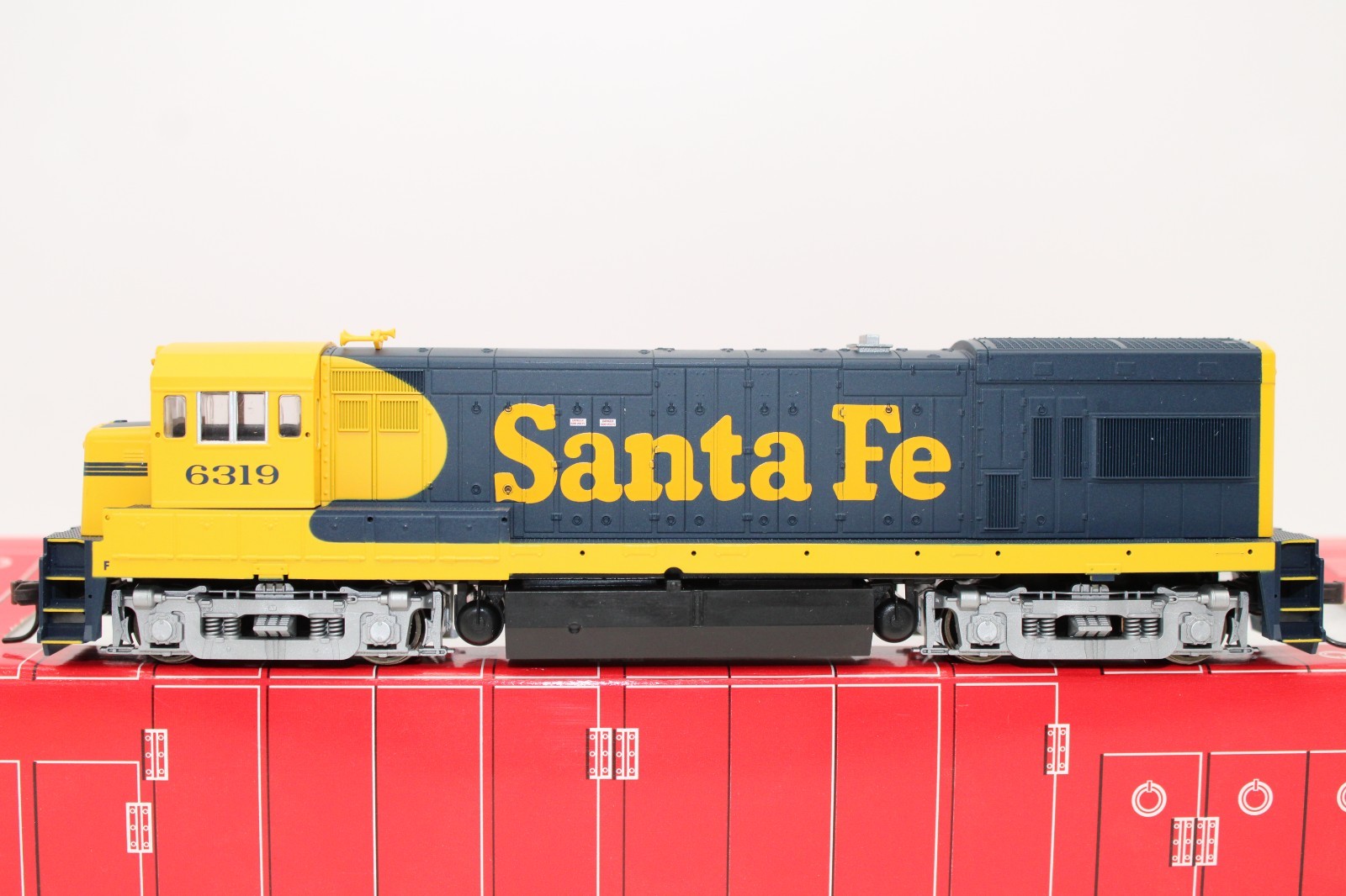 Atlas HO Scale ATSF Santa Fe GE U23B Diesel Locomotive #6319 NIB 8693 DCC Ready