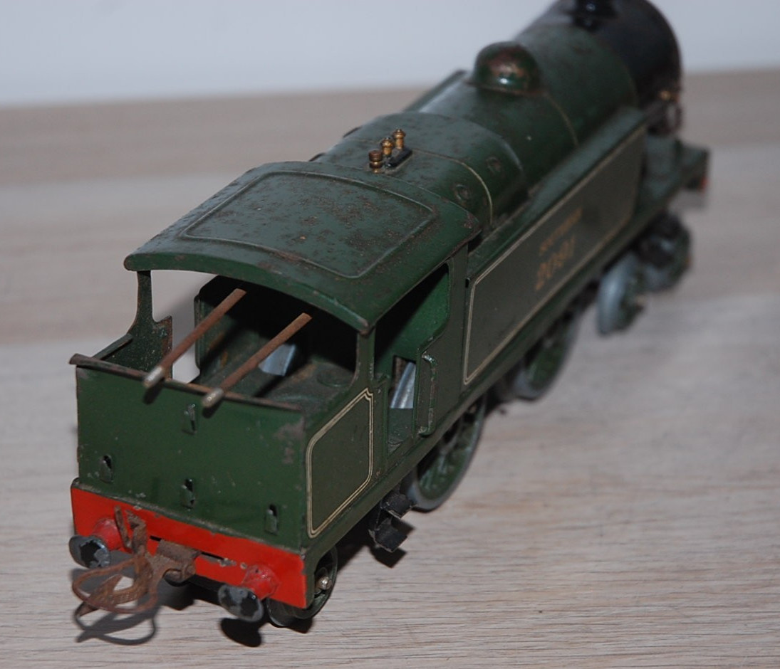 HORNBY O GAUGE CLOCKWORK No 2 SPECIAL TANK LOCOMOTIVE IN S R GREEN LIVERY