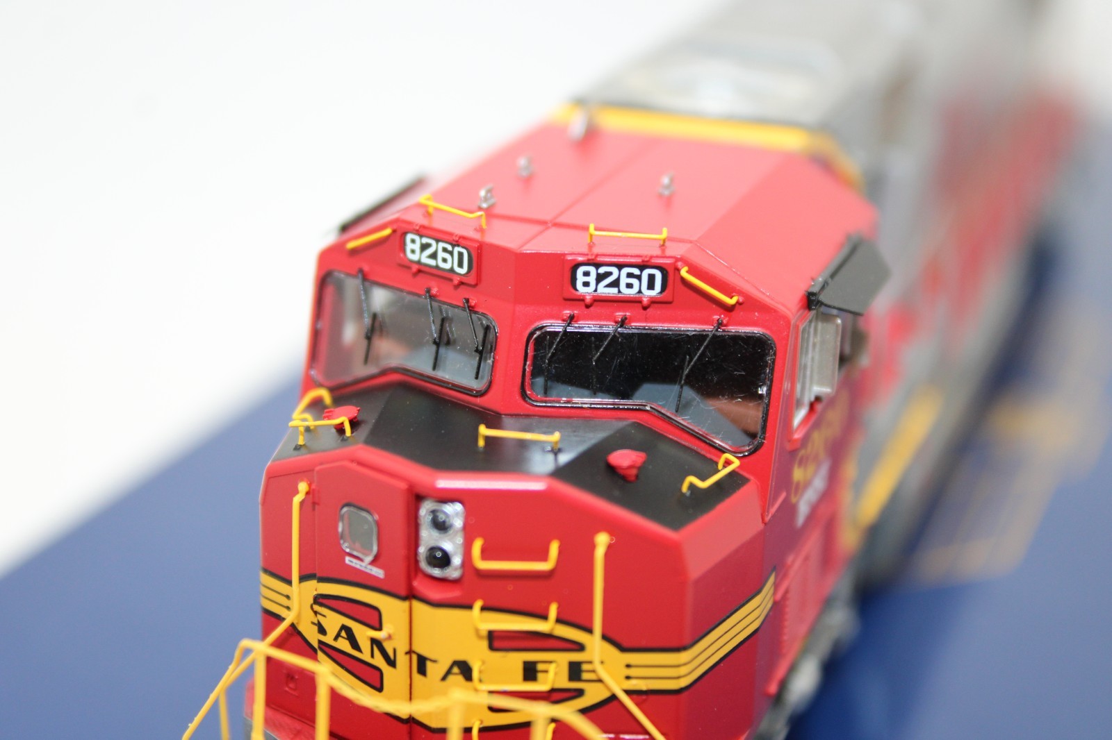 Athearn Genesis HO Scale BNSF EMD SD75M Diesel Locomotive #8260 NOS LED DCC Rdy
