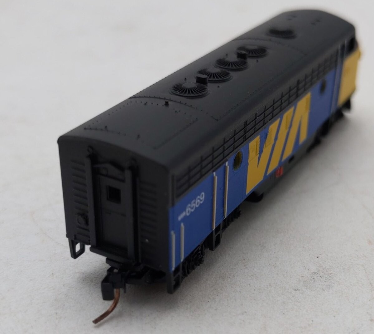 Micro-Trains 98001450 Z VIA Rail EMD F7 A Unit Powered Diesel Locomotive #6569