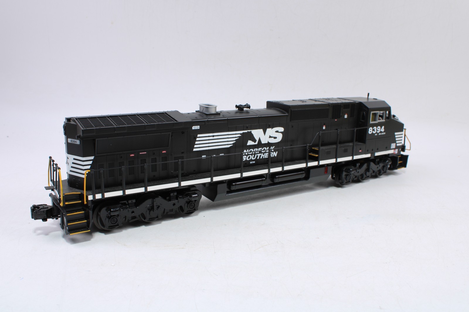 MTH 30-20000-3 O Gauge Dash-8 Diesel Engine Norfolk Southern Non-Powered Dummy