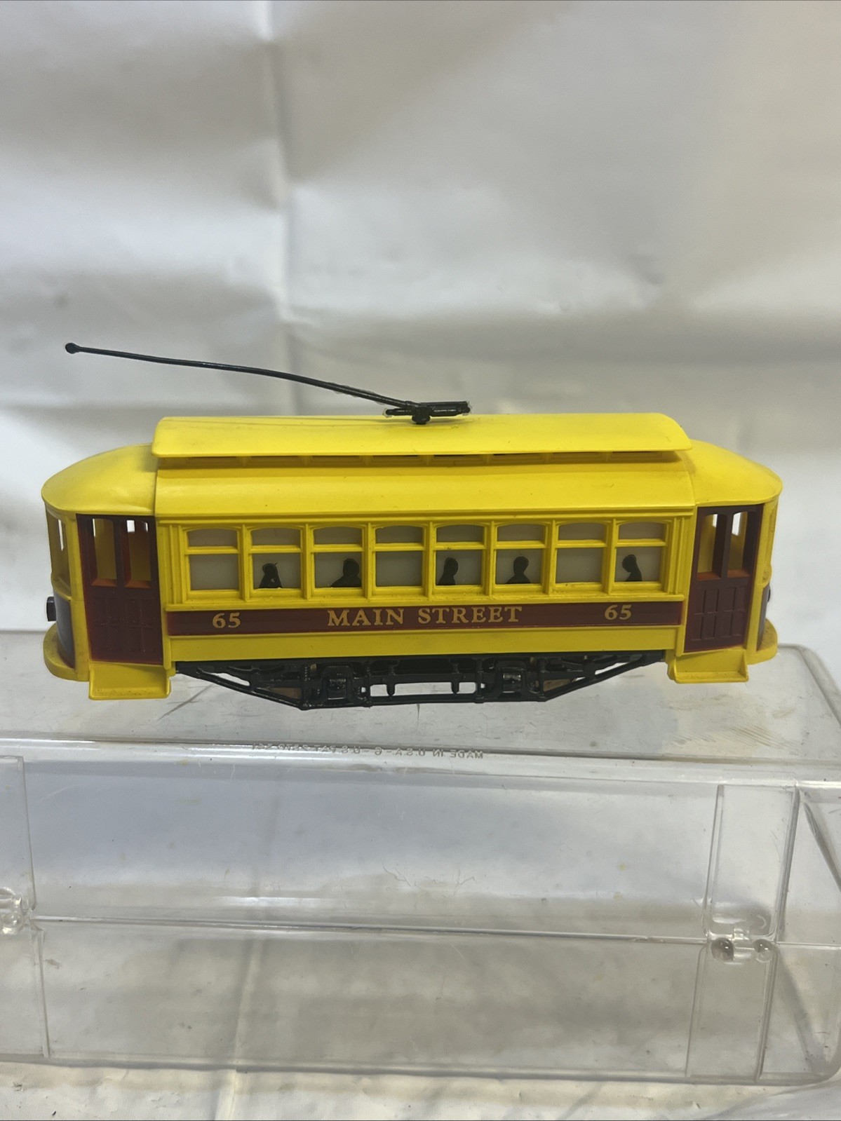 TYCO HO #214B HO Trolley Car Main Street 65 Yellow Burgundy With Case WORKS!