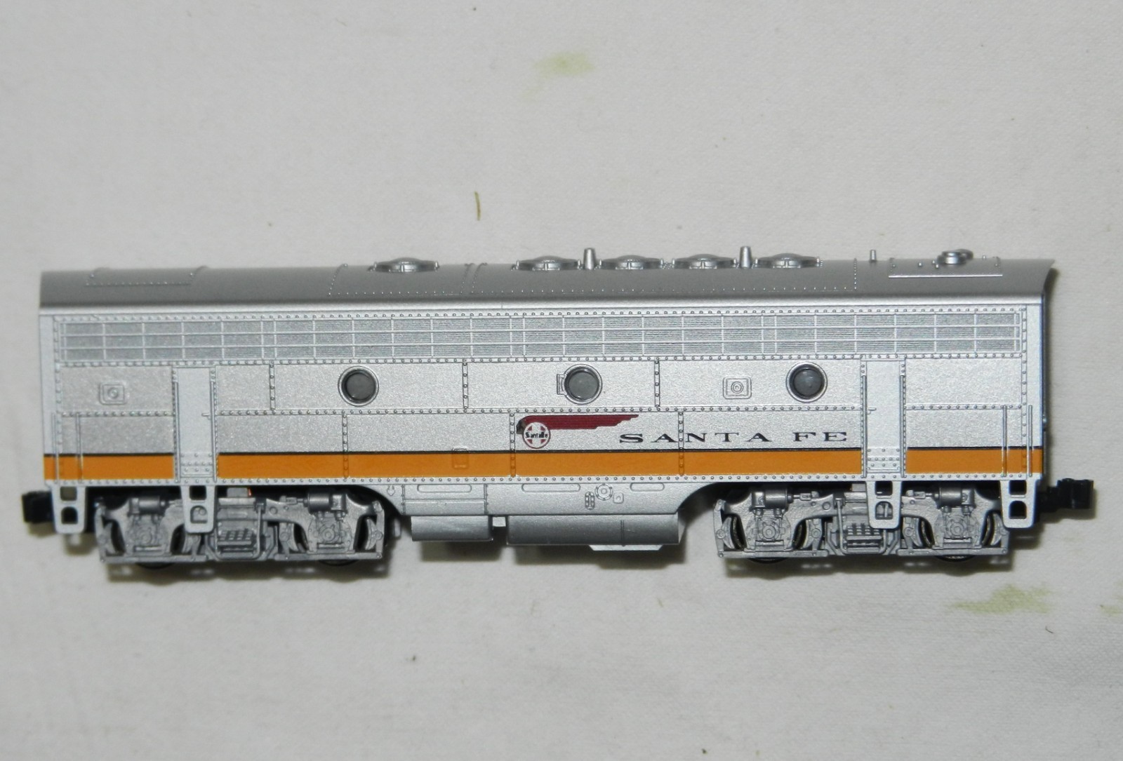 N Kato 176–2212 F73-B Santa Fe Yellow Bonnet LNIB with DCC see video