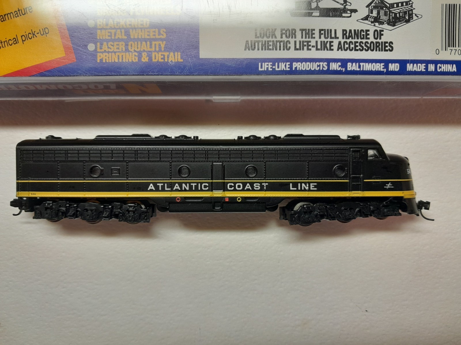 N scale Life like Atlantic coast line E8 E8A locomotive body mount couplers
