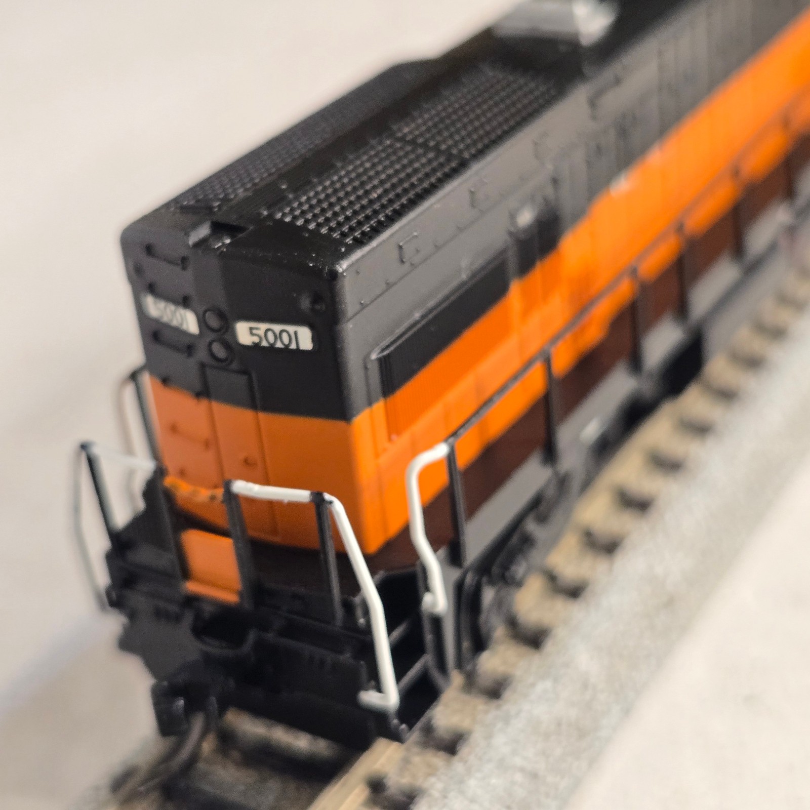 Atlas 40 012 012 N Scale Milwaukee Road GE U23B. Runs.