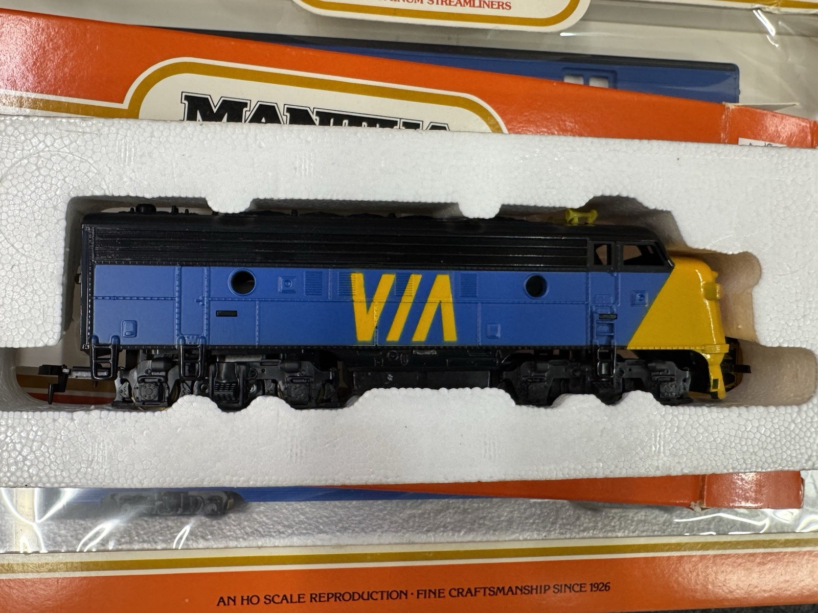 MANTUA HO VIA F7 Diesel Locomotive Baggage & Observation Car Canadian National