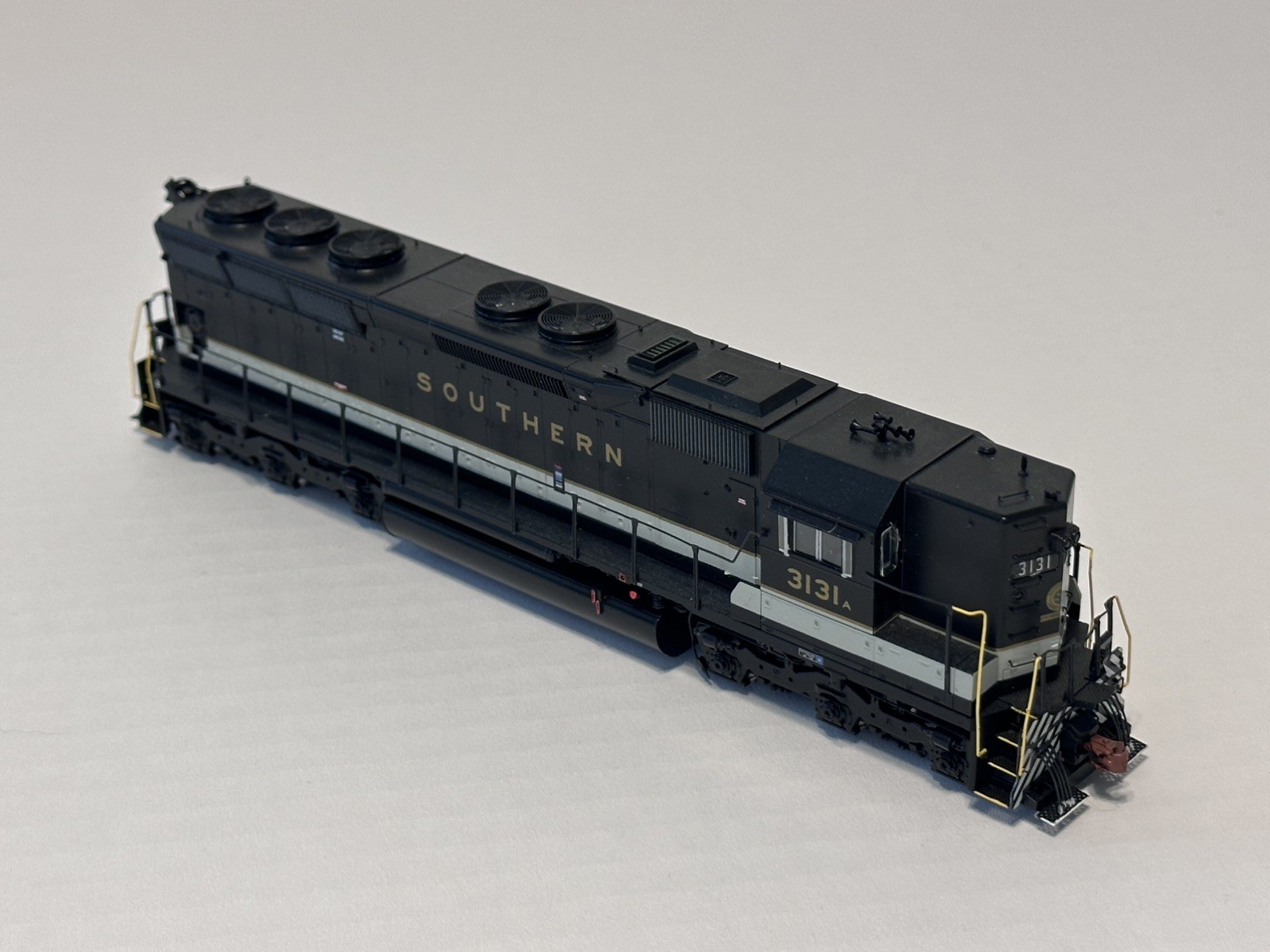 ScaleTrains-Rivet Counter HO Southern Railway SD45 #3131 w/LOK Sound & DCC.