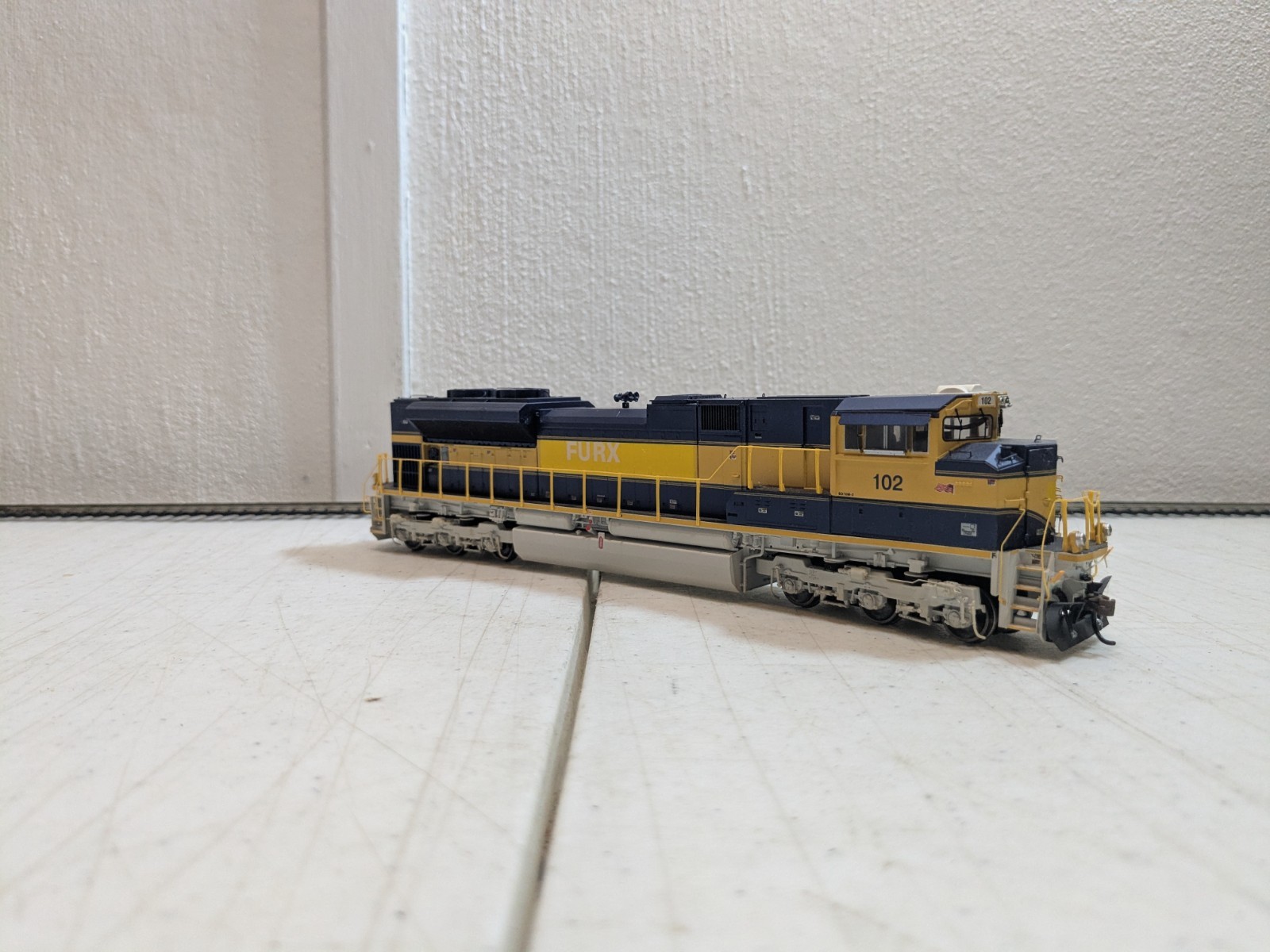 Genesis ATHG69269 – First Union Rail #102 SD70M-2 Diesel Locomotive – DC – HO
