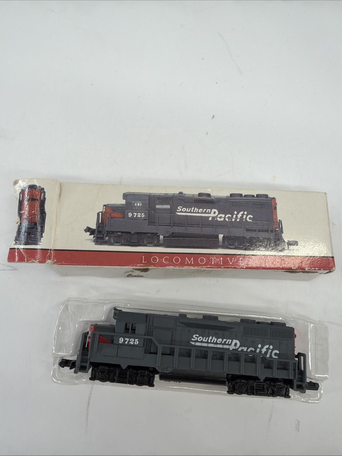 High Speed 418 N-Scale Southern Pacific **Dummy** Locomotive #9725
