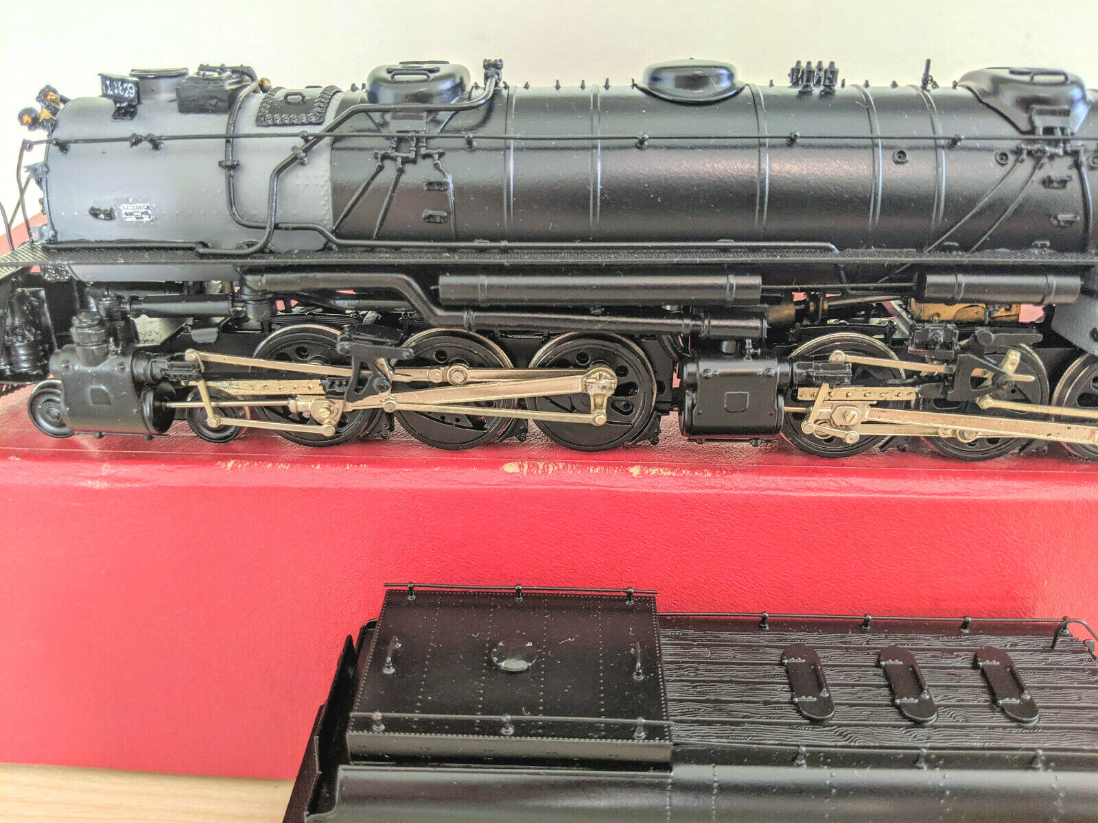 **PRO-PAINTED! KEY BRASS *HEADLIGHT *CAN MOTOR “UP 4-6-6-4 CHALLENGER” HO *L@@K!