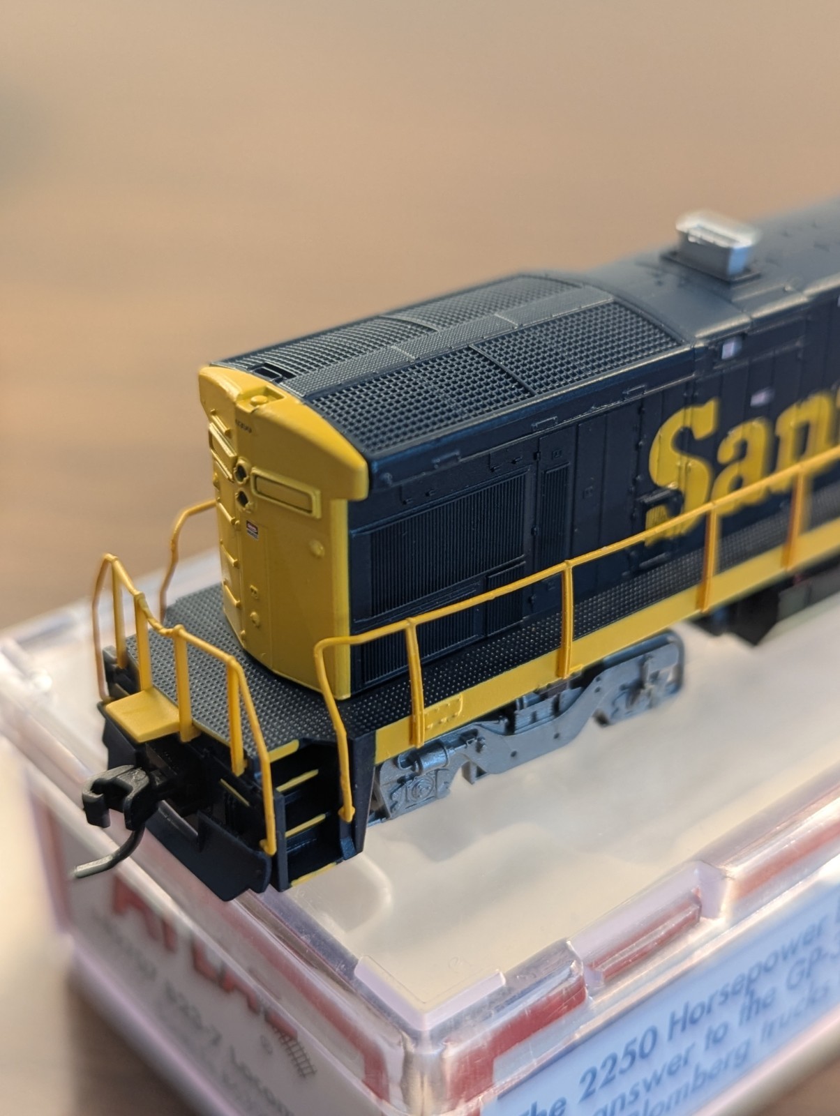 Atlas N Scale GE B23-7 Santa Fe #6390 DCC Ready
