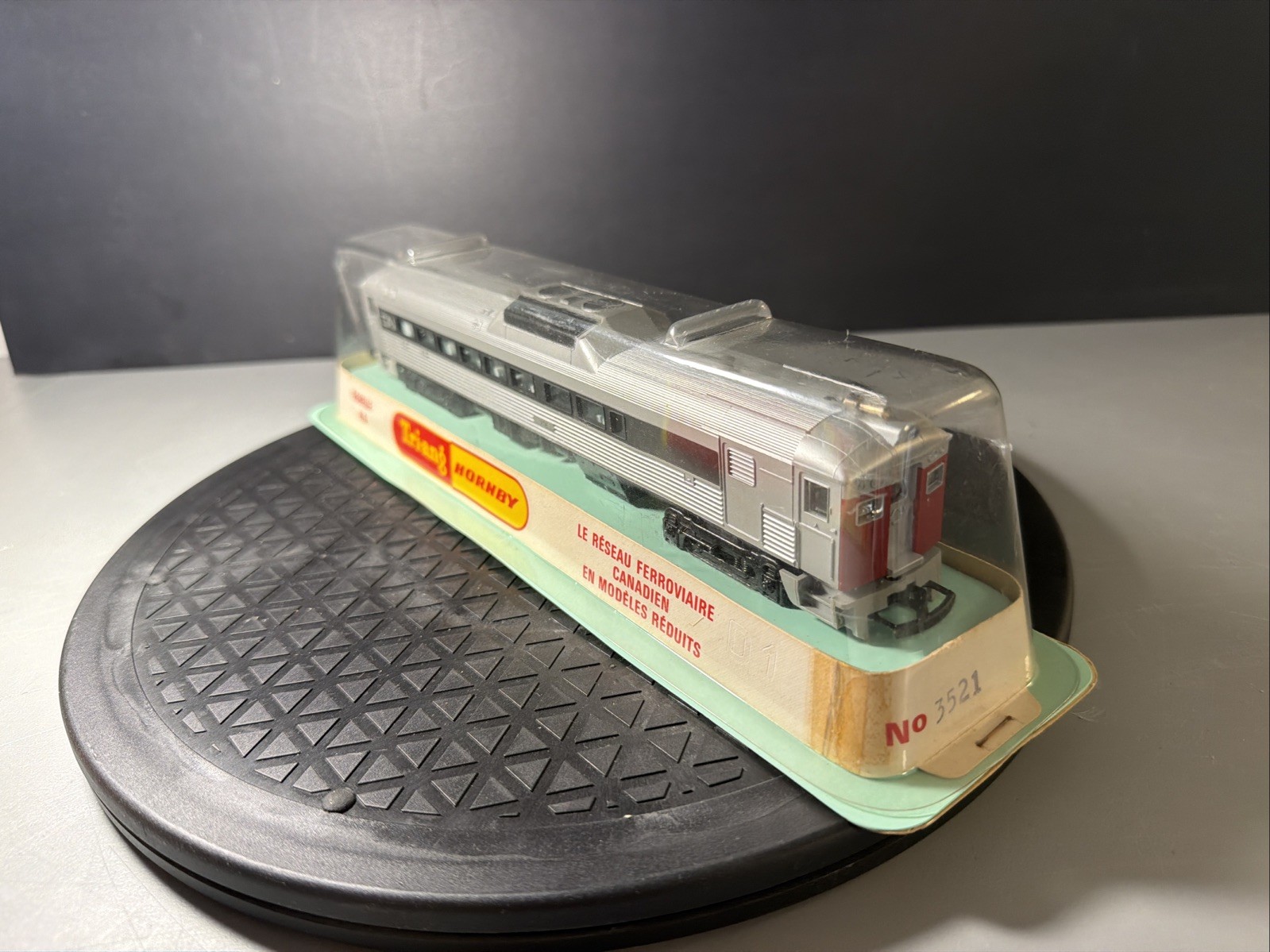 TRIANG HORNBY R3521 SILVER BLACK CANADIAN NATIONAL BUDD RAILCAR 101 UNUSED F.4