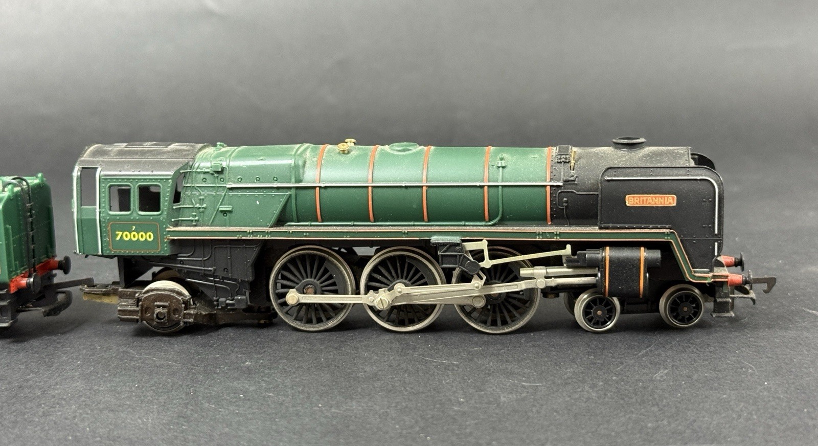 Hornby Britannia British Railways HO Scale Electric Train Locomotive & Tender